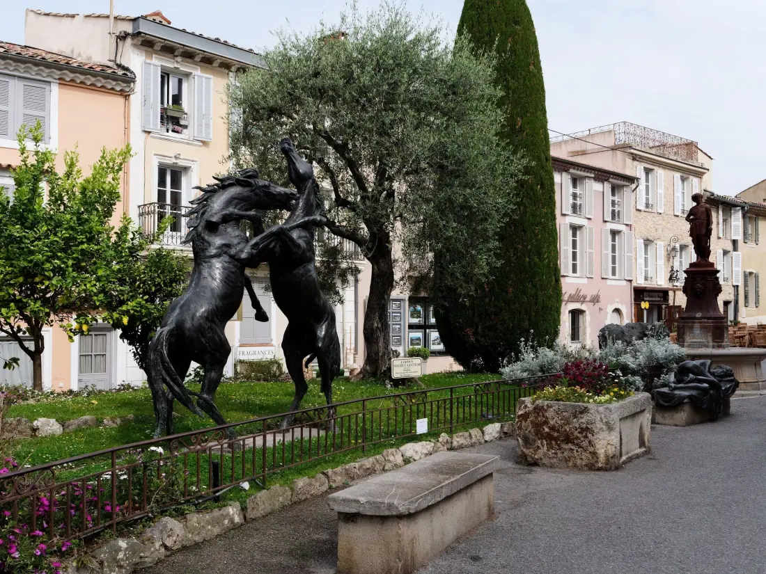 Résidence Moderne Wohnung in Mougins mit eigenem Garten