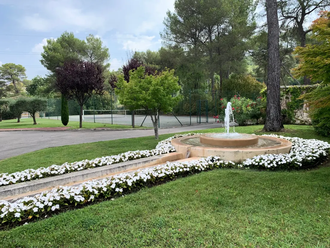 Résidence Wohnung in Mougins mit Gepflegtem Garten