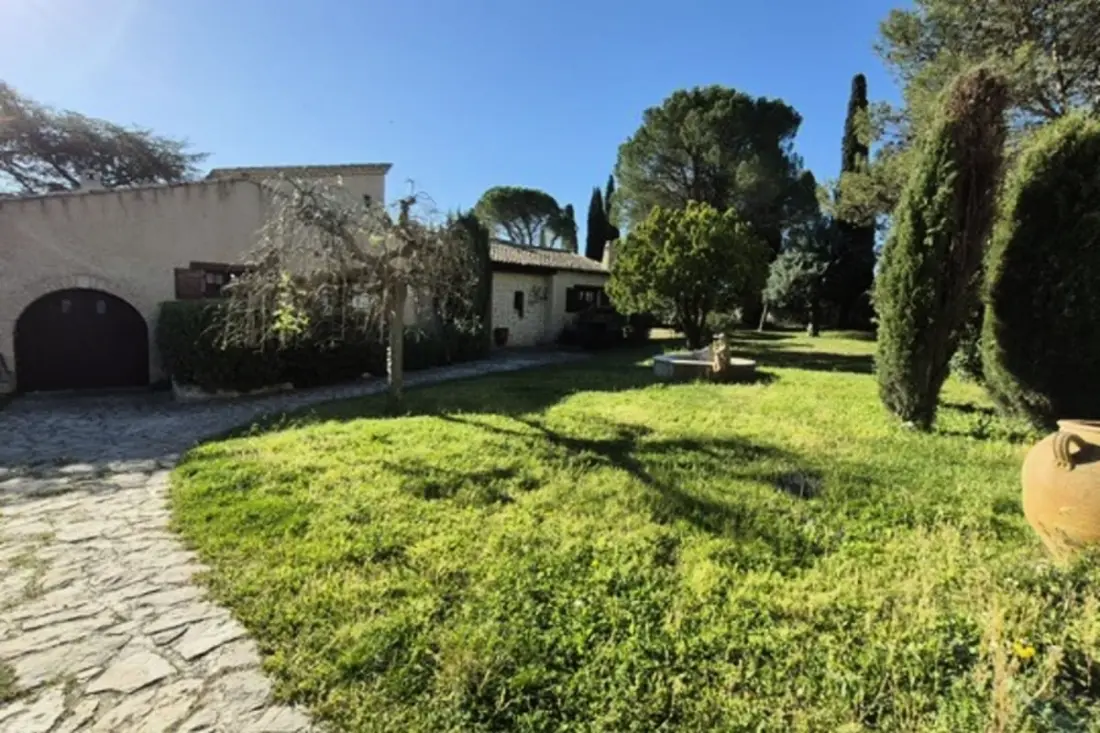 Villa Avec Jardin Près De Montpellier