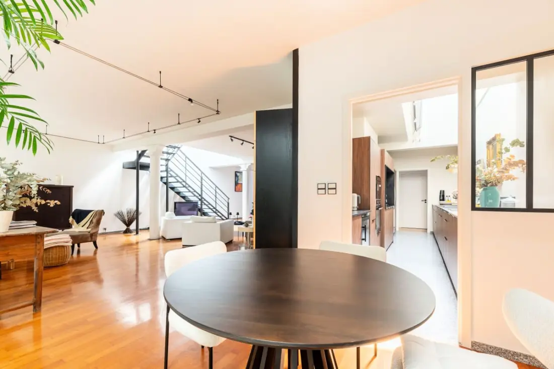 Grande Maison De 250m² Entièrement Rénovée