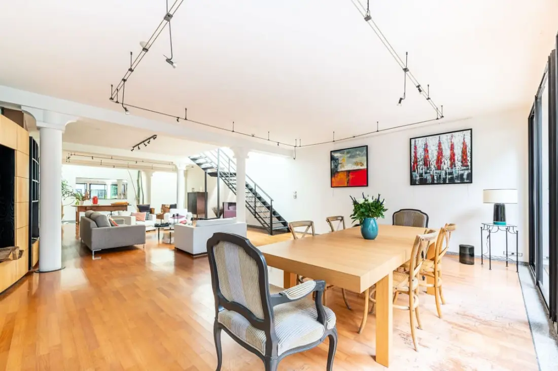 Grande Maison De 250m² Entièrement Rénovée