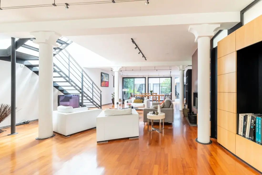 Grande Maison De 250m² Entièrement Rénovée