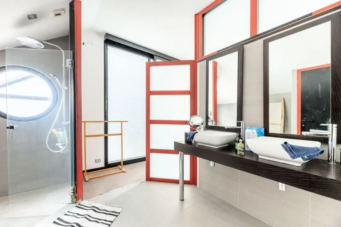 Grande Maison De 250m² Entièrement Rénovée