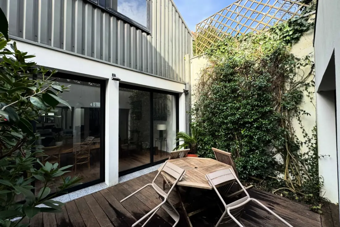 Grande Maison De 250m² Entièrement Rénovée