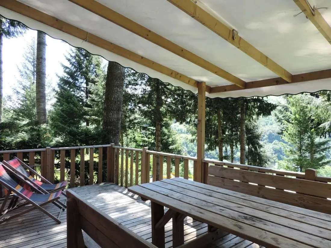 Flower Camping Le Belvédère - Auvergne - Cantal 4 étoiles★★★★