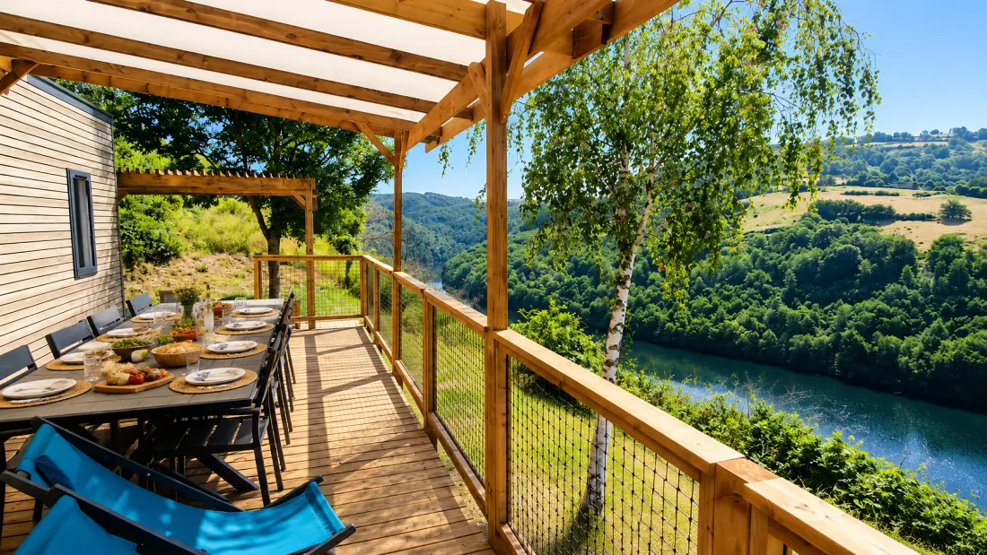 Flower Camping Le Belvédère - Auvergne - Cantal 4 étoiles★★★★
