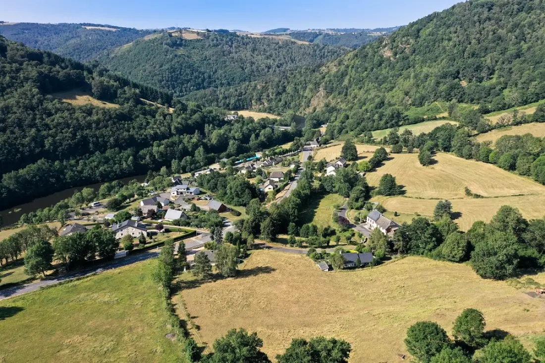Flower Camping Le Belvédère - Auvergne - Cantal 4 étoiles★★★★
