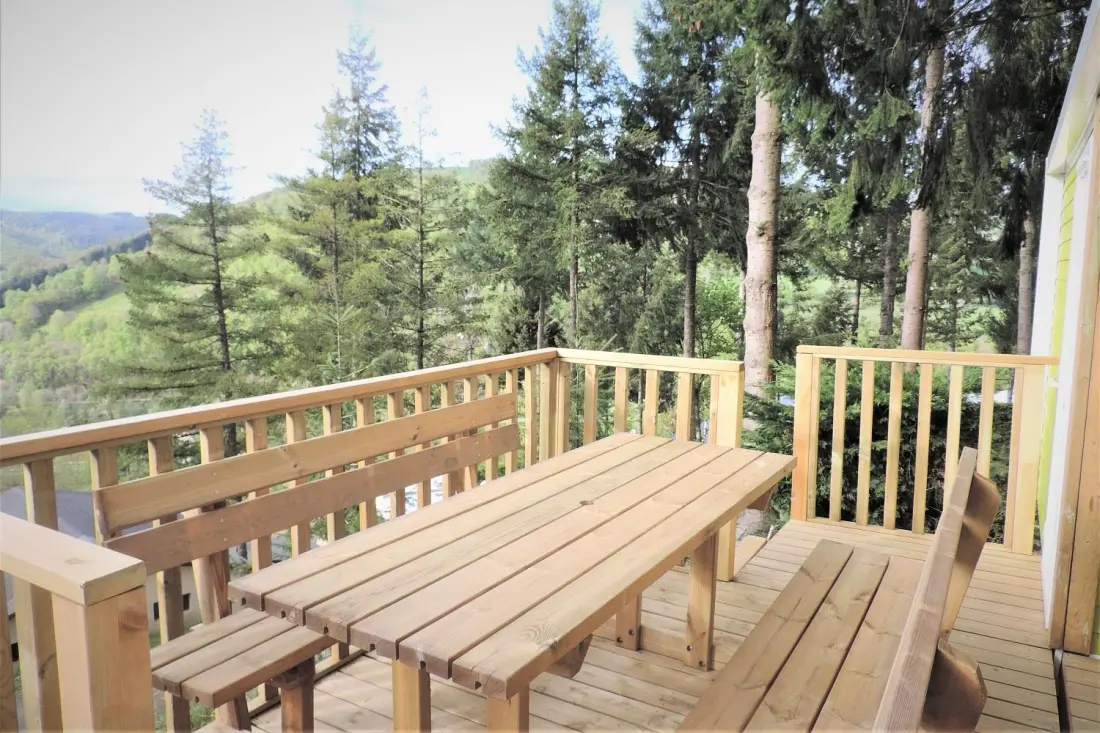 Flower Camping Le Belvédère - Auvergne - Cantal 4 étoiles★★★★