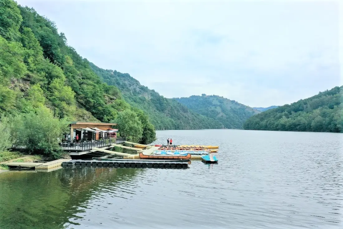 Flower Camping Le Belvédère - Auvergne - Cantal 4 étoiles★★★★