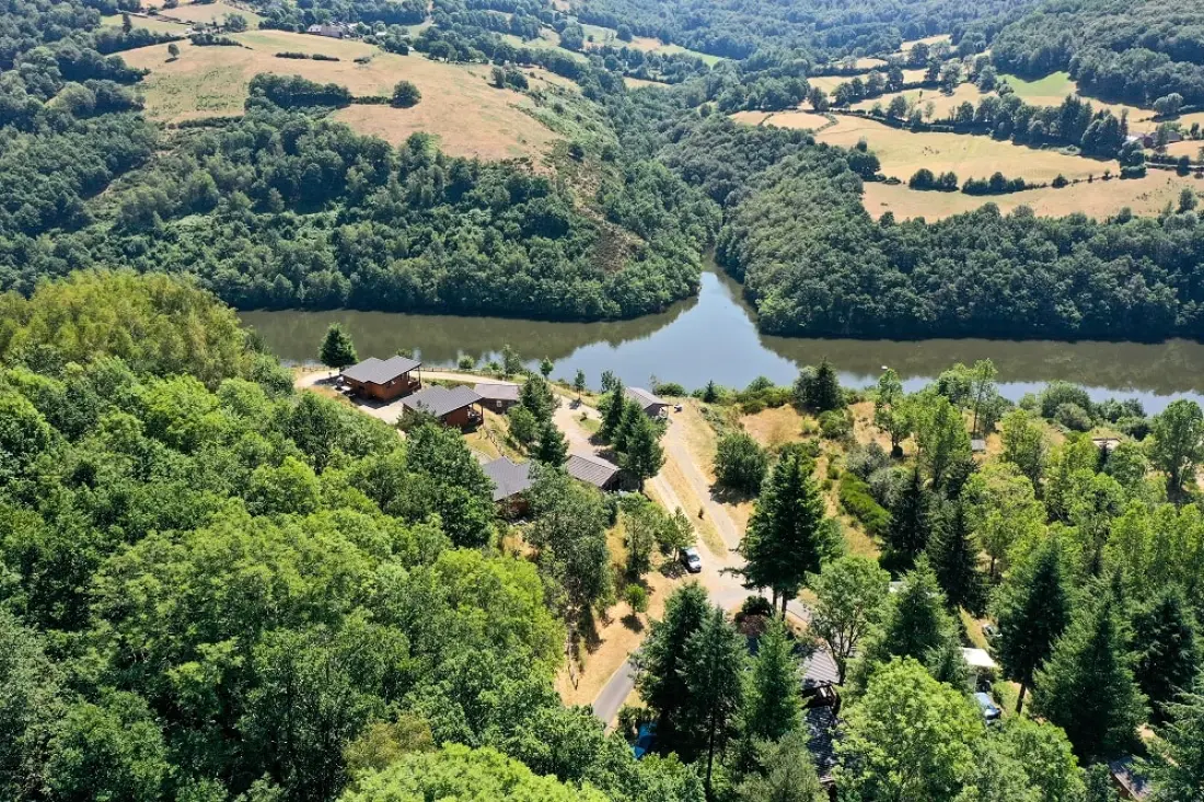 Flower Camping Le Belvédère - Auvergne - Cantal 4 étoiles★★★★