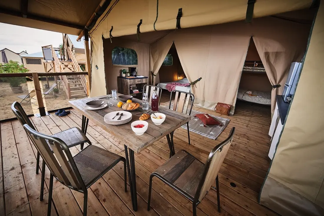 Flower Camping Le Belvédère - Auvergne - Cantal 4 étoiles★★★★