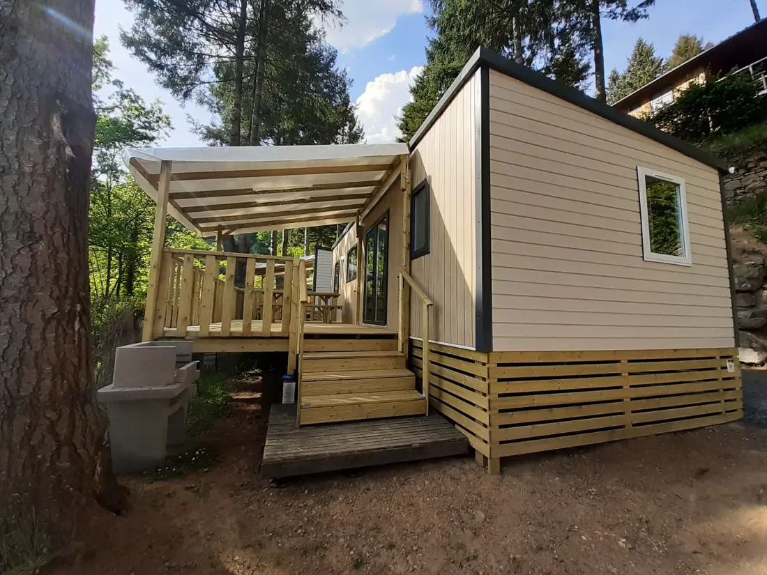 Flower Camping Le Belvédère - Auvergne - Cantal 4 étoiles★★★★