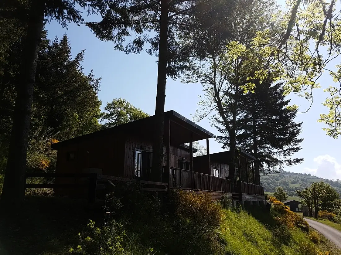 Flower Camping Le Belvédère - Auvergne - Cantal 4 étoiles★★★★
