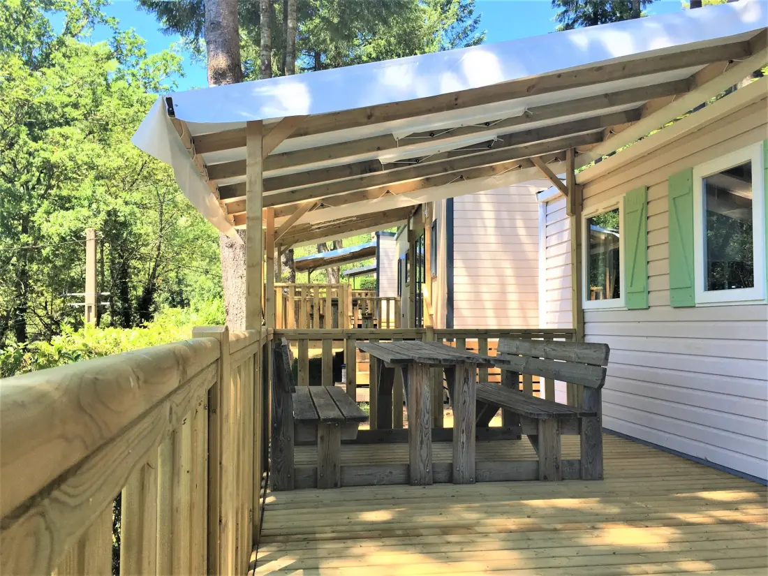 Flower Camping Le Belvédère - Auvergne - Cantal 4 étoiles★★★★