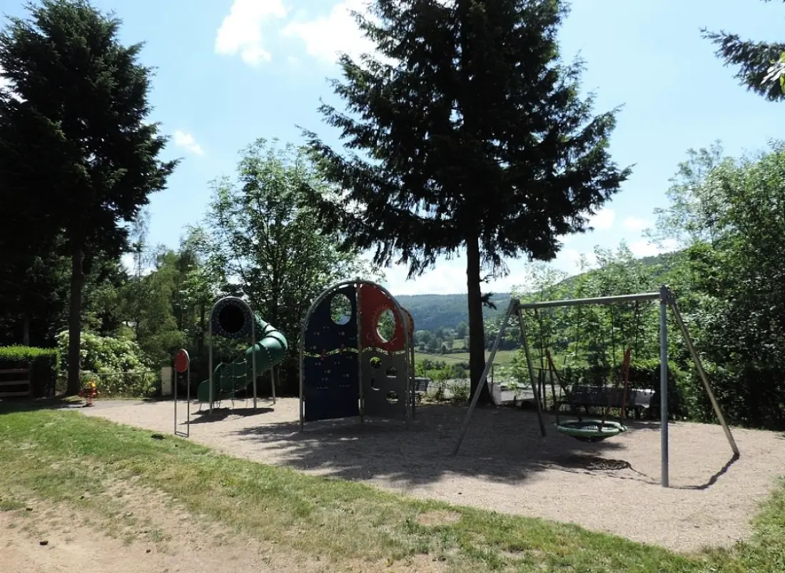 Flower Camping Le Belvédère - Auvergne - Cantal 4 étoiles★★★★