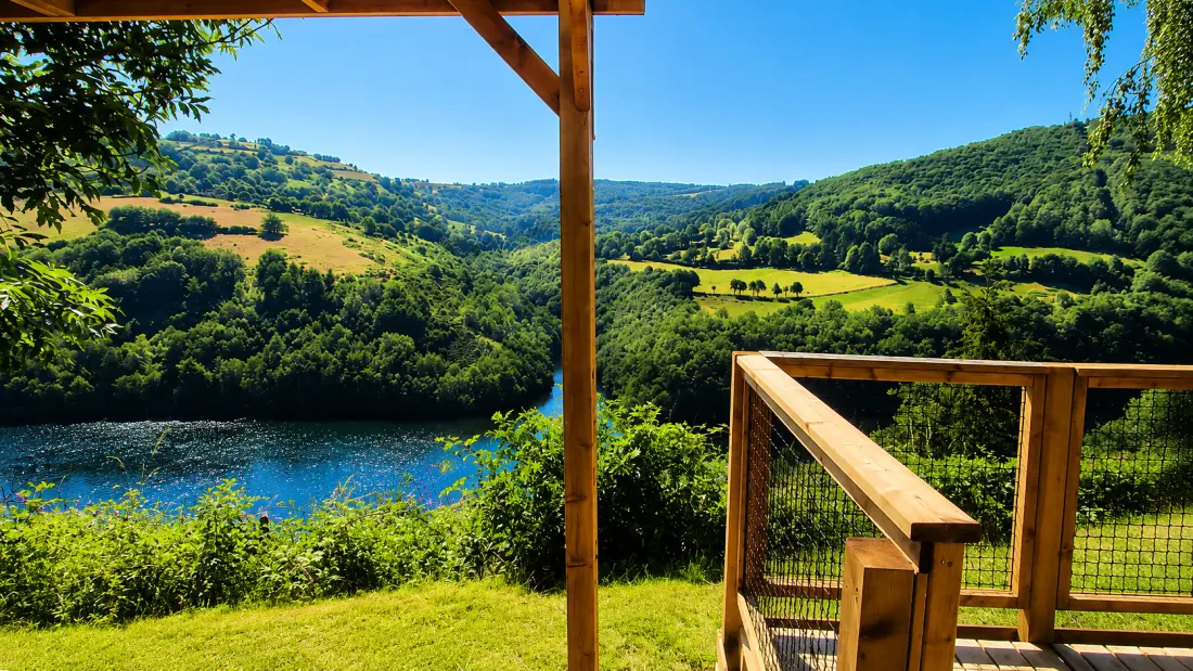 Flower Camping Le Belvédère - Auvergne - Cantal 4 étoiles★★★★
