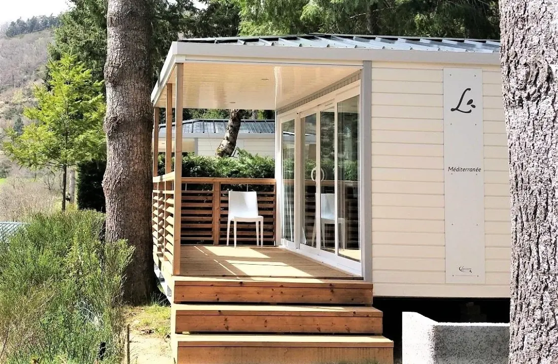 Flower Camping Le Belvédère - Auvergne - Cantal 4 étoiles★★★★