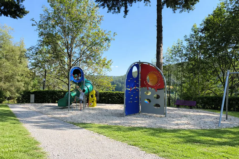 Flower Camping Le Belvédère - Auvergne - Cantal 4 étoiles★★★★