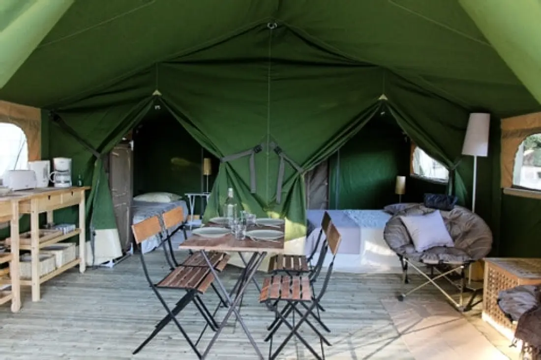 Flower Camping Le Port de Neuvic 3 étoiles★★★