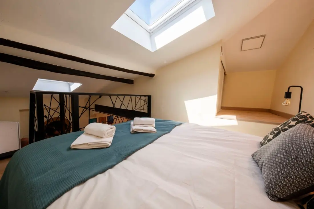 06a2 - Cœur Du Vieux Nice: Bel Appartement Rénové