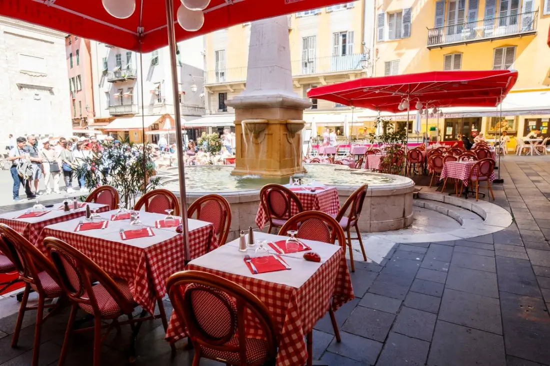 06a2 - Cœur Du Vieux Nice: Bel Appartement Rénové