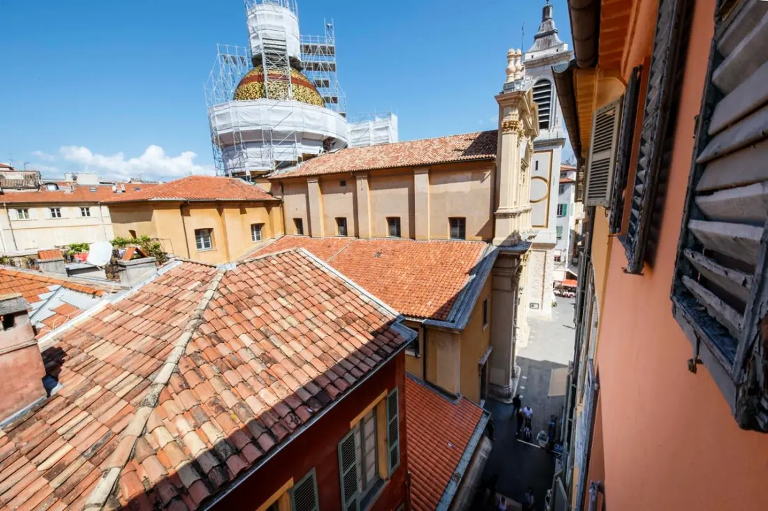 06a2 - Cœur Du Vieux Nice: Bel Appartement Rénové