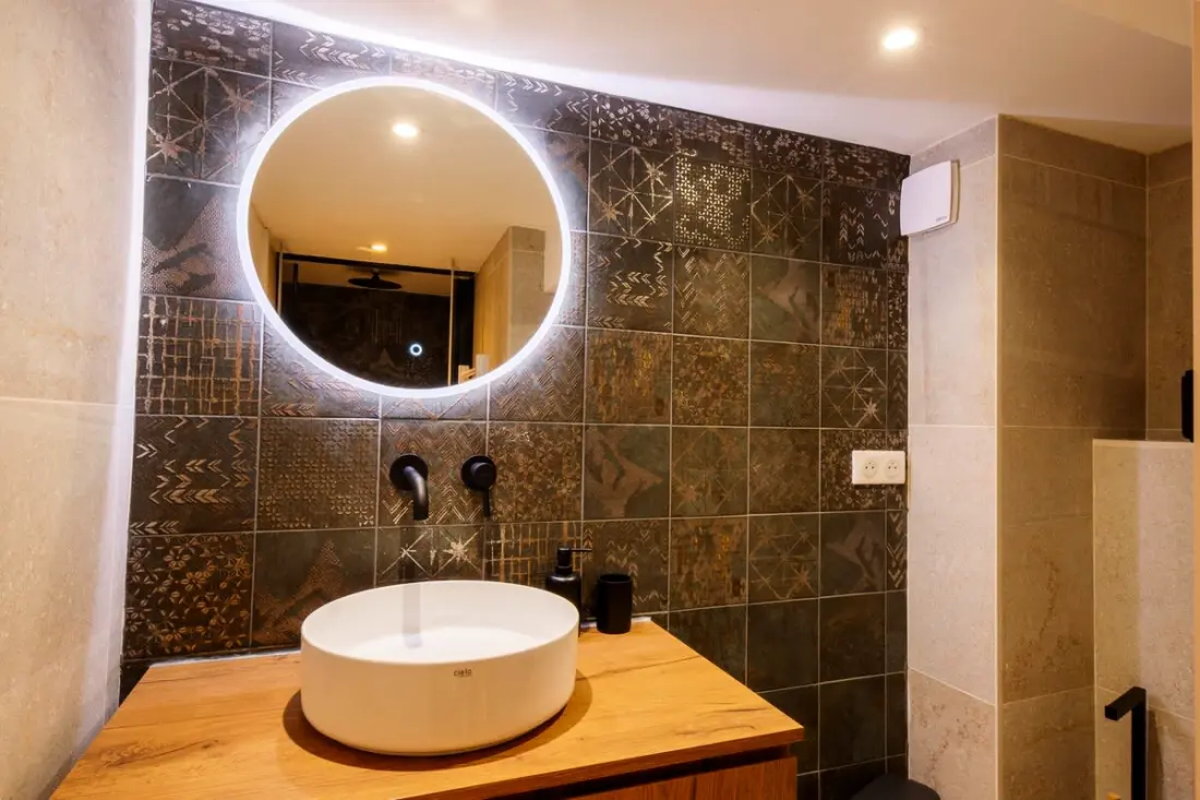 06a2 - Cœur Du Vieux Nice: Bel Appartement Rénové