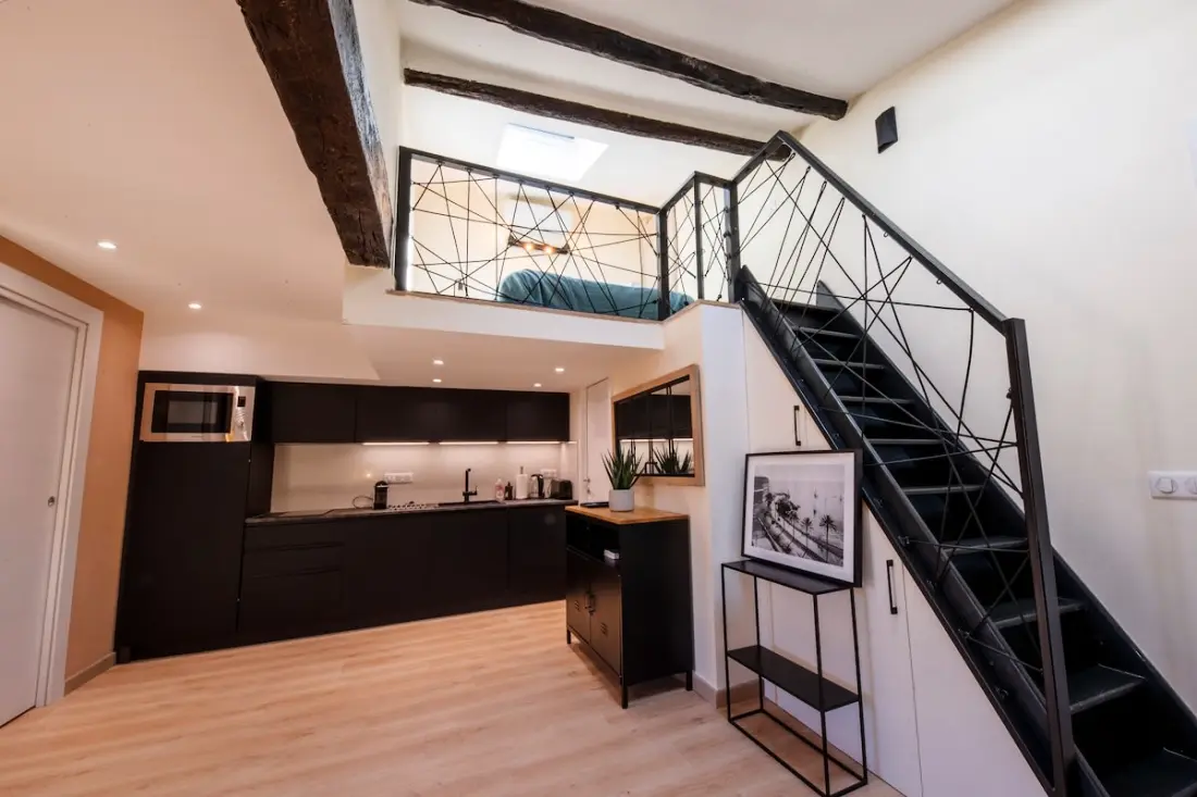 06a2 - Cœur Du Vieux Nice: Bel Appartement Rénové