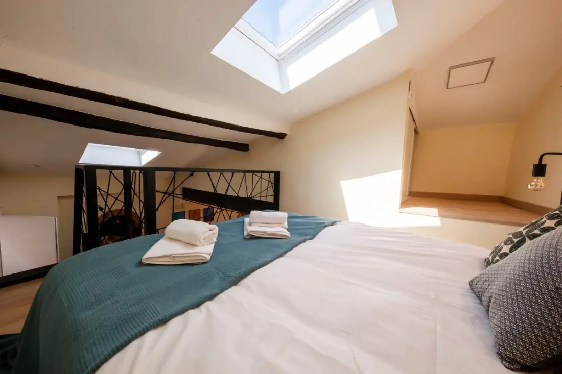 06a2 - Cœur Du Vieux Nice: Bel Appartement Rénové