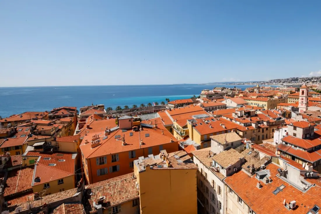 06a2 - Cœur Du Vieux Nice: Bel Appartement Rénové