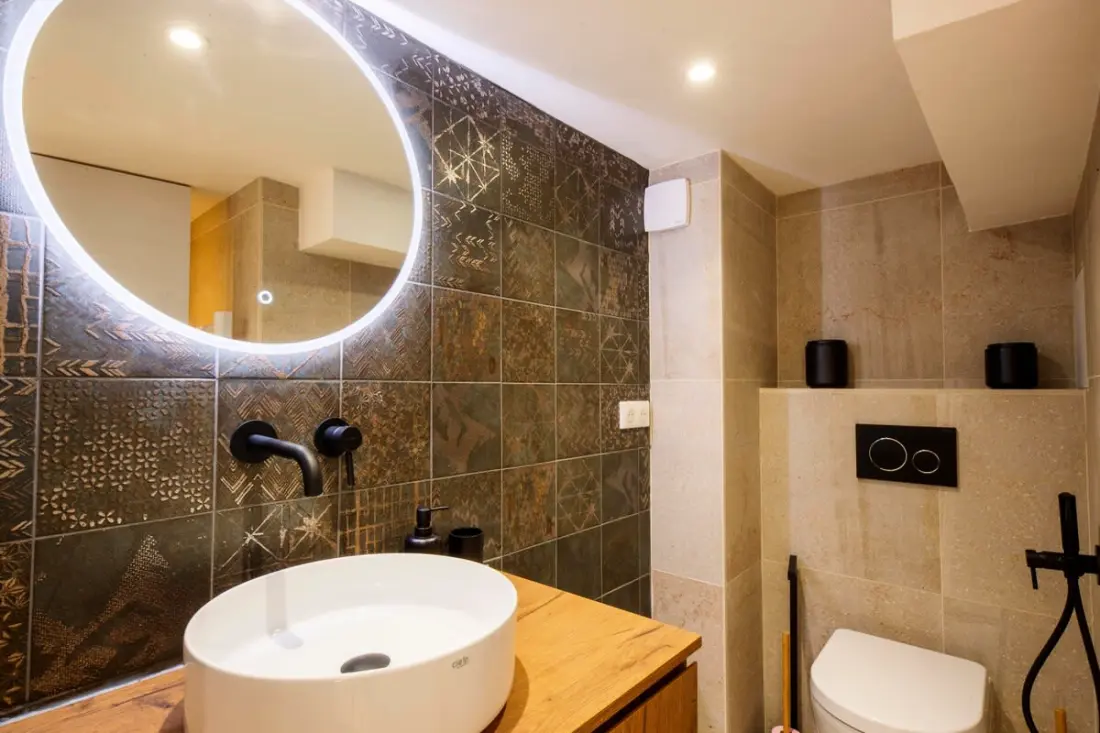 06a2 - Cœur Du Vieux Nice: Bel Appartement Rénové