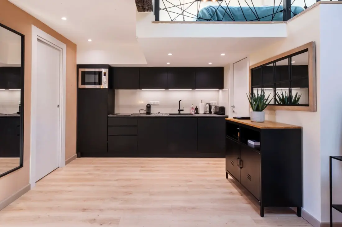 06a2 - Cœur Du Vieux Nice: Bel Appartement Rénové