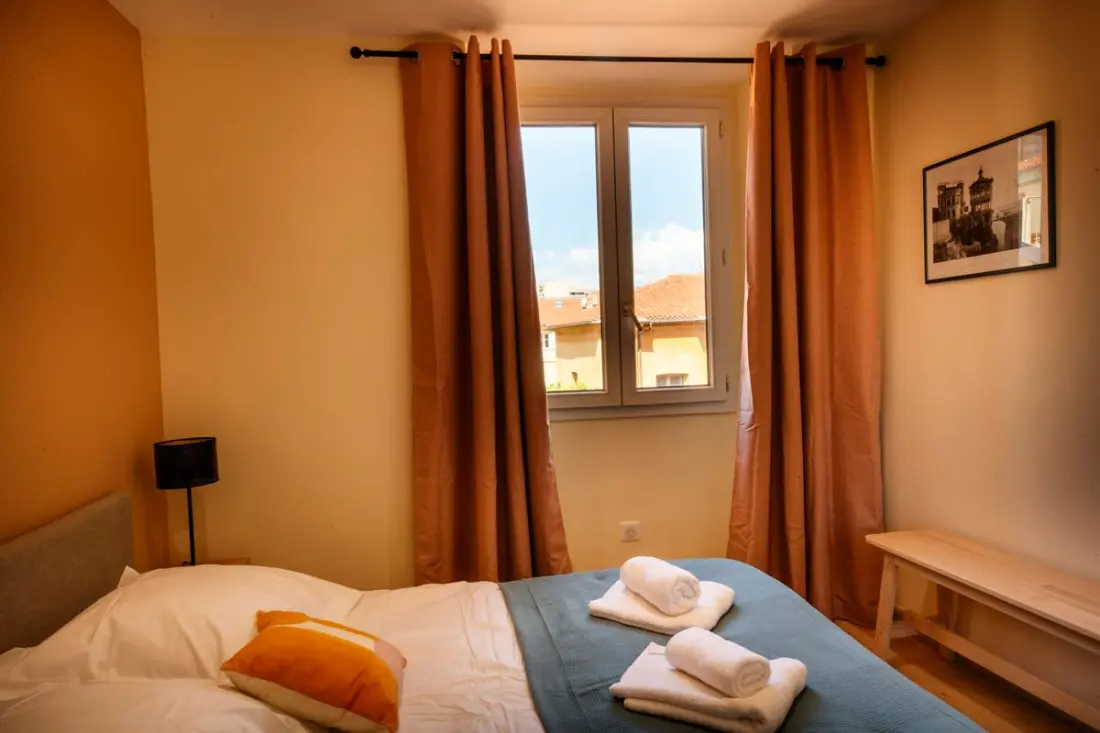 06a2 - Cœur Du Vieux Nice: Bel Appartement Rénové