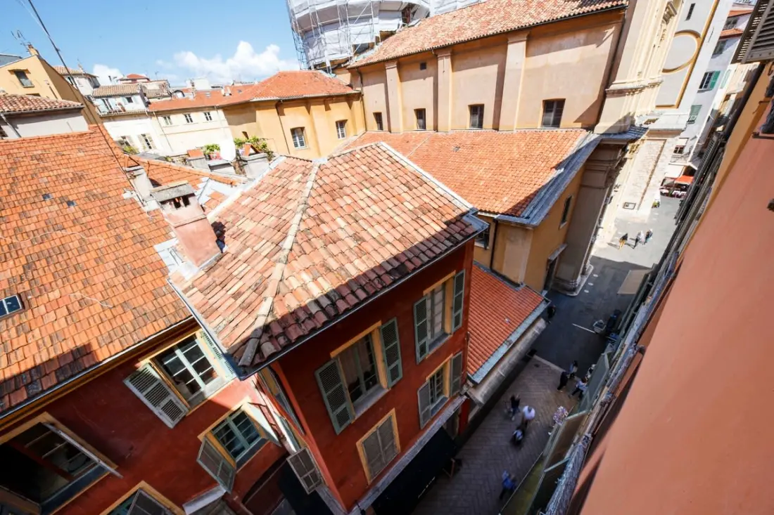06a2 - Cœur Du Vieux Nice: Bel Appartement Rénové