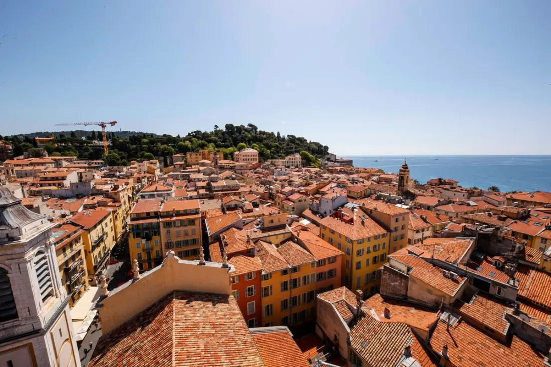 06a2 - Cœur Du Vieux Nice: Bel Appartement Rénové