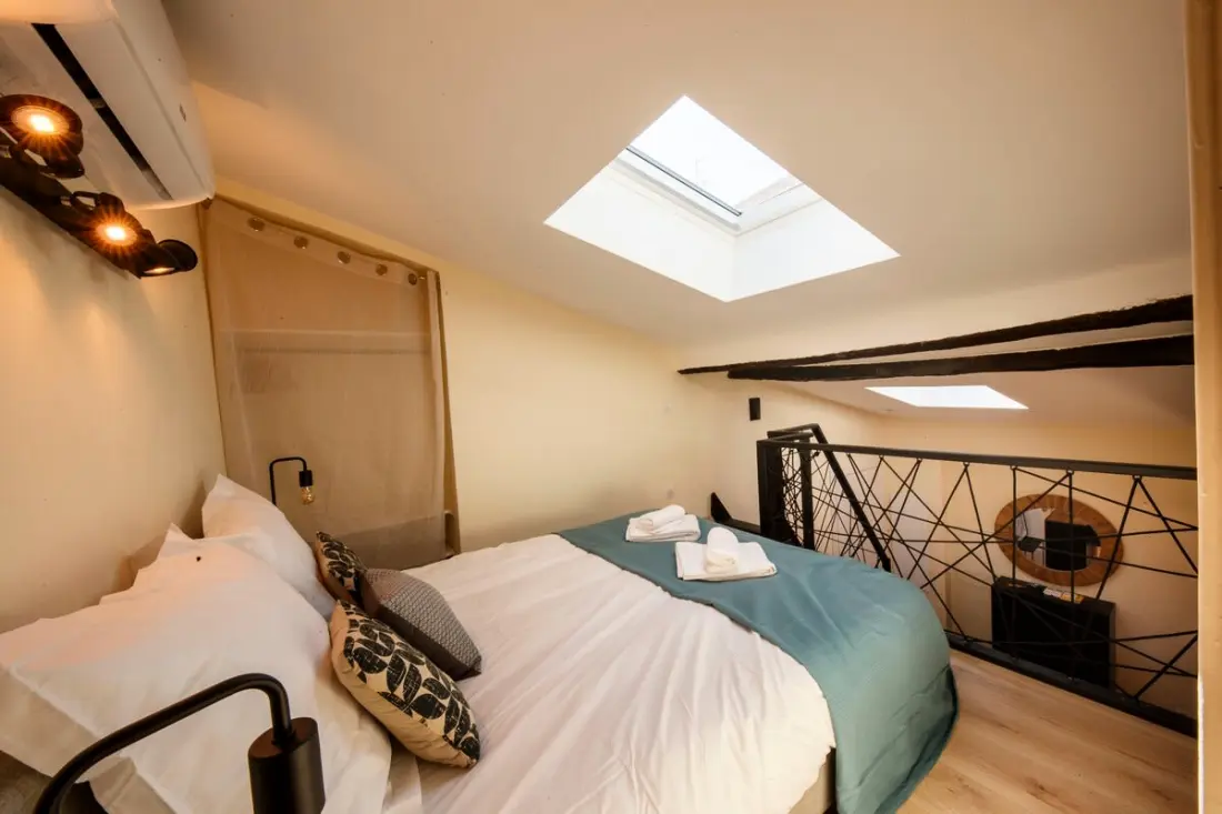 06a2 - Cœur Du Vieux Nice: Bel Appartement Rénové