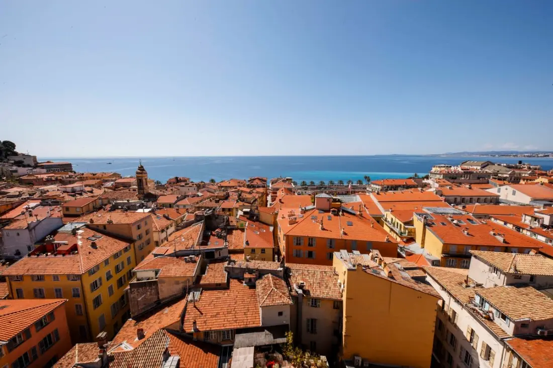 06a2 - Cœur Du Vieux Nice: Bel Appartement Rénové