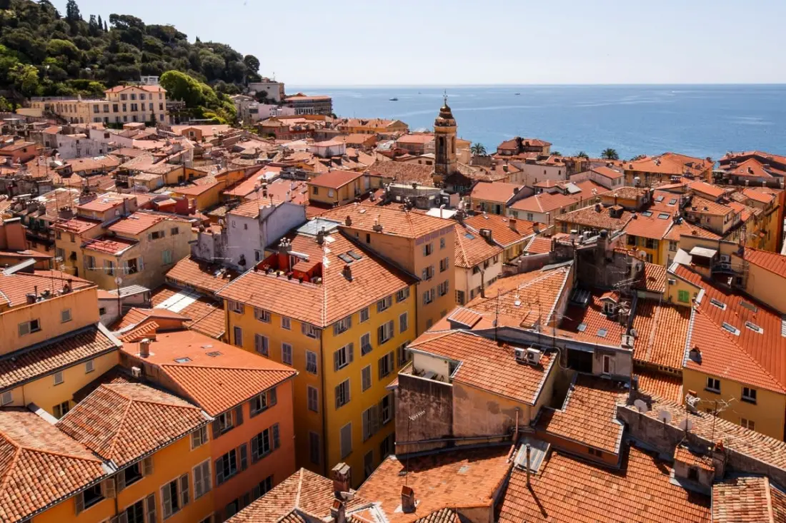06a2 - Cœur Du Vieux Nice: Bel Appartement Rénové