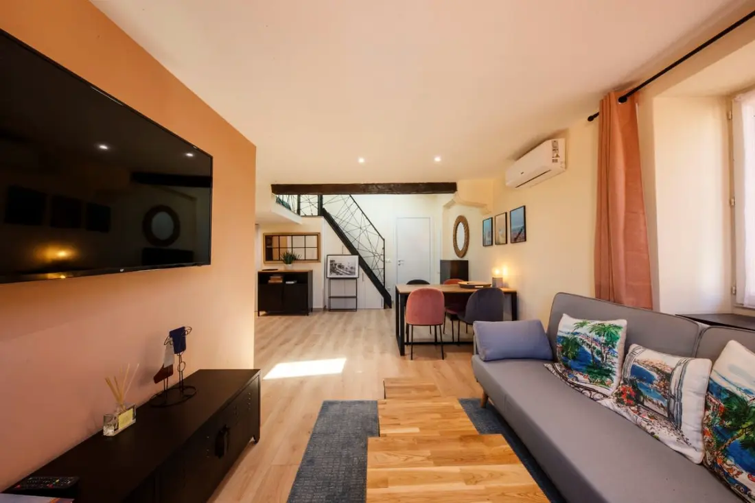 06a2 - Cœur Du Vieux Nice: Bel Appartement Rénové