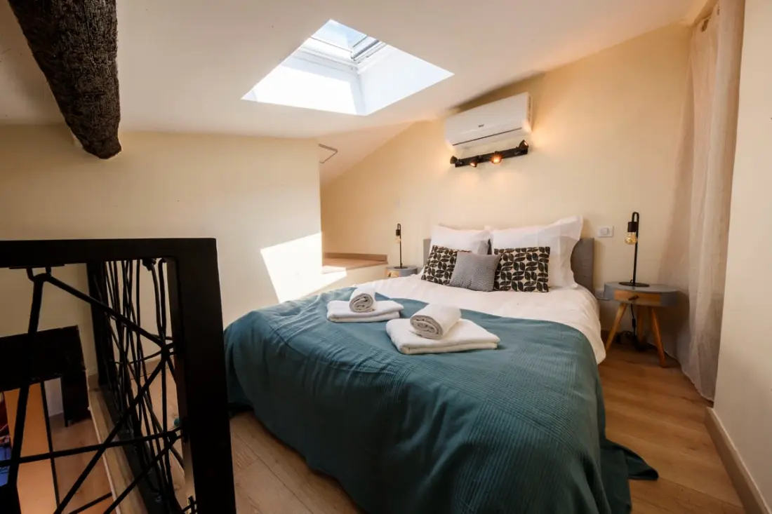 06a2 - Cœur Du Vieux Nice: Bel Appartement Rénové