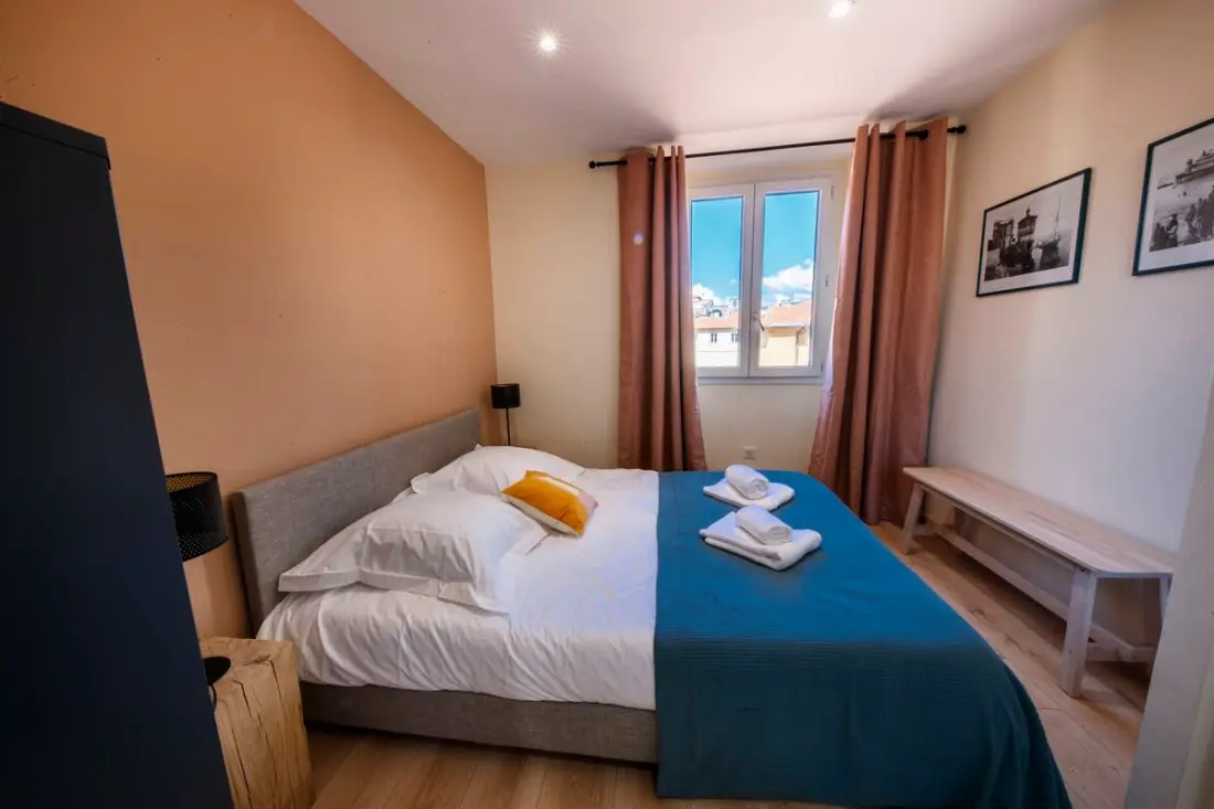 06a2 - Cœur Du Vieux Nice: Bel Appartement Rénové