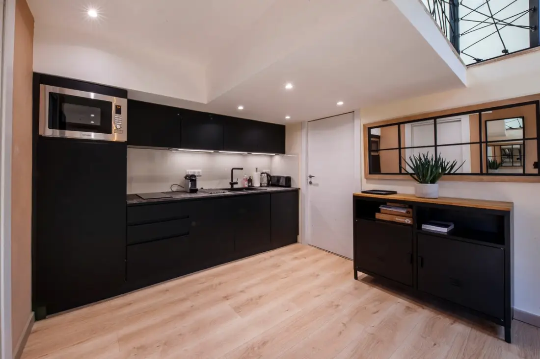 06a2 - Cœur Du Vieux Nice: Bel Appartement Rénové