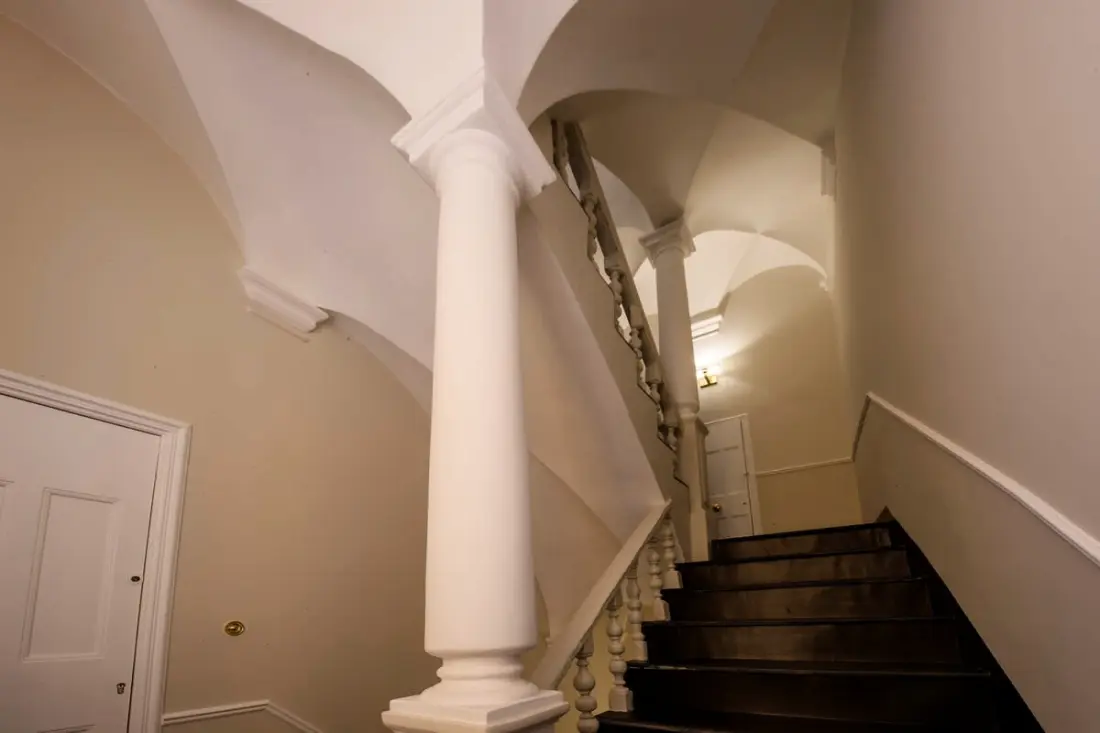 06a2 - Cœur Du Vieux Nice: Bel Appartement Rénové