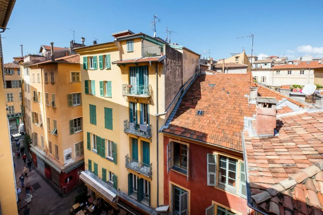 06a2 - Cœur Du Vieux Nice: Bel Appartement Rénové