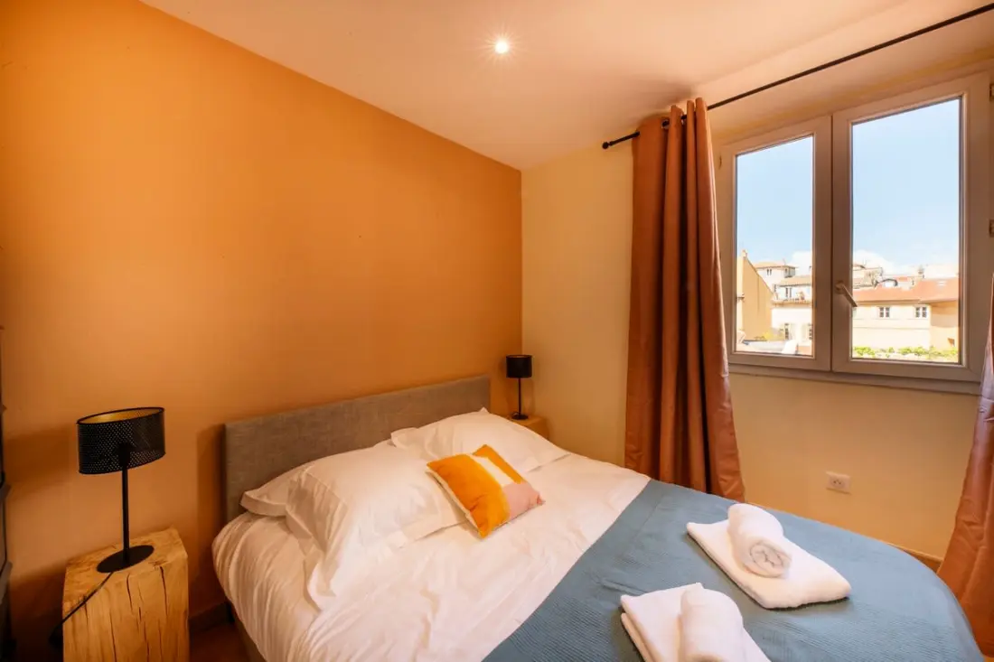 06a2 - Cœur Du Vieux Nice: Bel Appartement Rénové