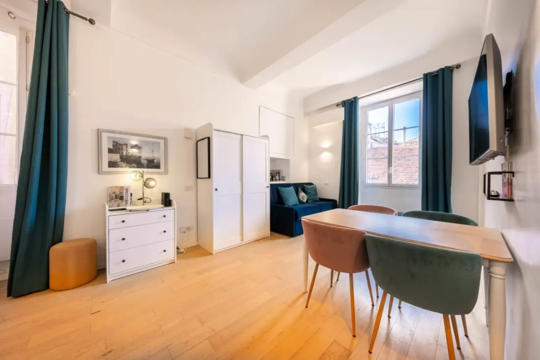 06a3 - Bel Appartement Au Cœur Du Vieux Nice