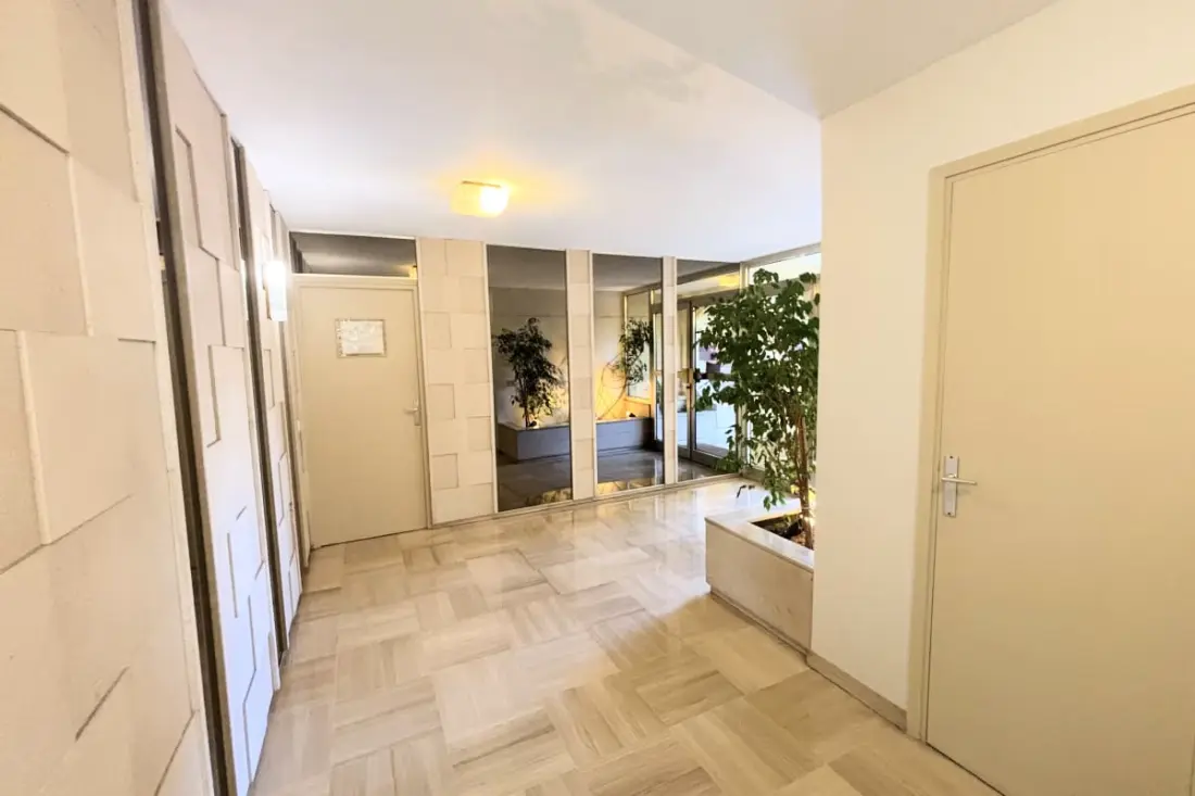 Appart Avec Balcon Et Piscine Près De La Mer