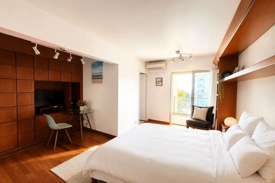 Appart Avec Balcon Et Piscine Près De La Mer