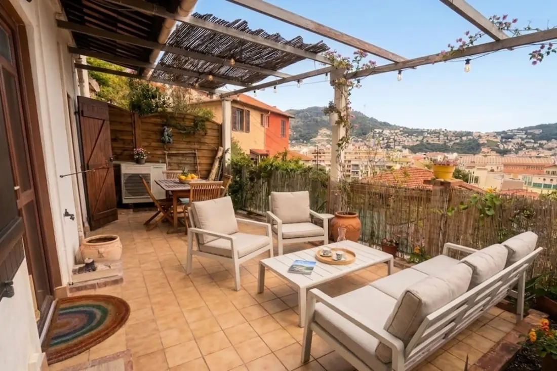 Agréable Terrasse Avec Vue Dégagée à Cimiez
