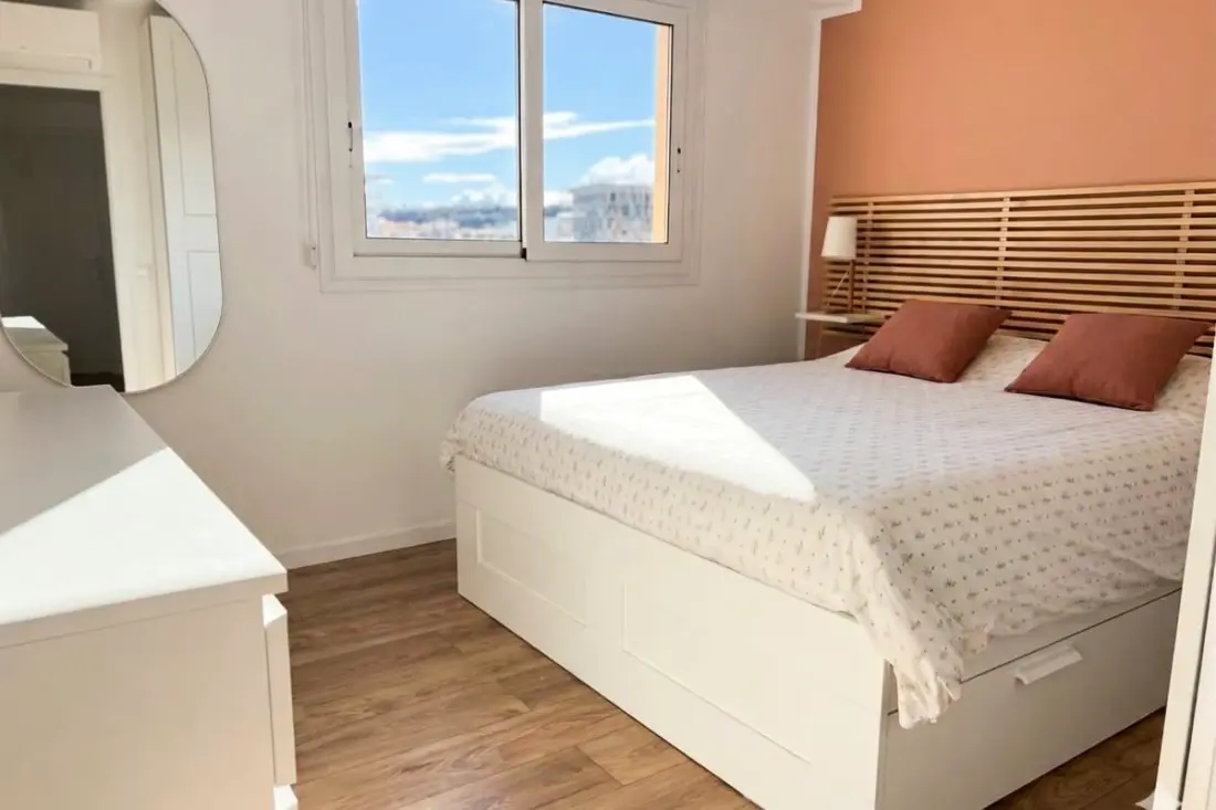 Appartement Rénové Avec Terrasse Et Vue Dégagée